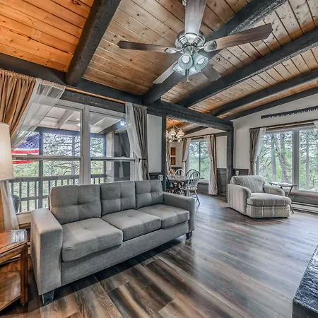 Villa Rustling Pines